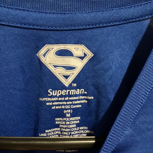 Superman T-Shirt - Picture 3 of 9